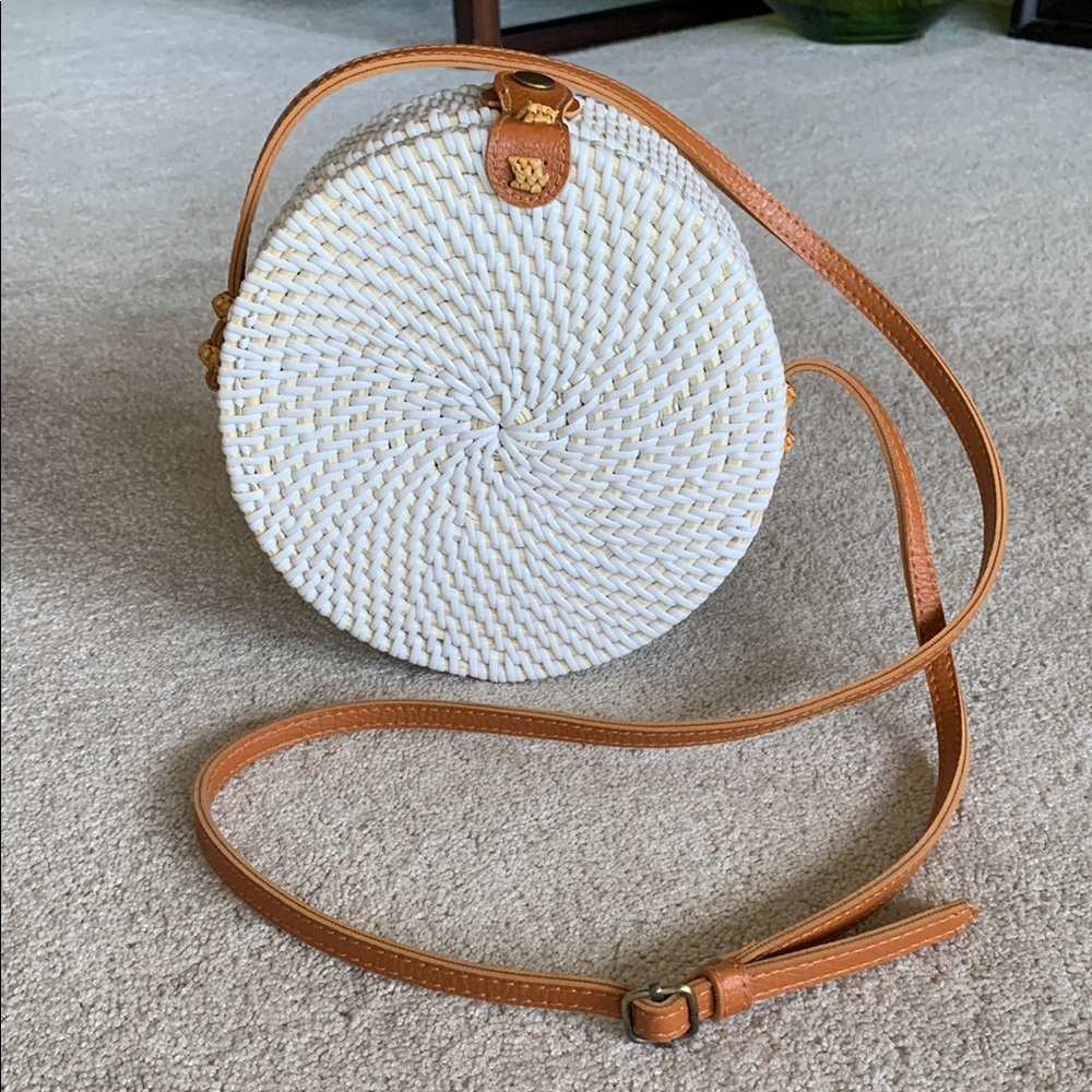 Crossbody Round White and Tan Woven Bag